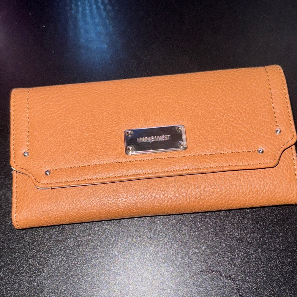 Nine West Tan Women's Wallet Silver Accents Metallic Gold Interior Pockets